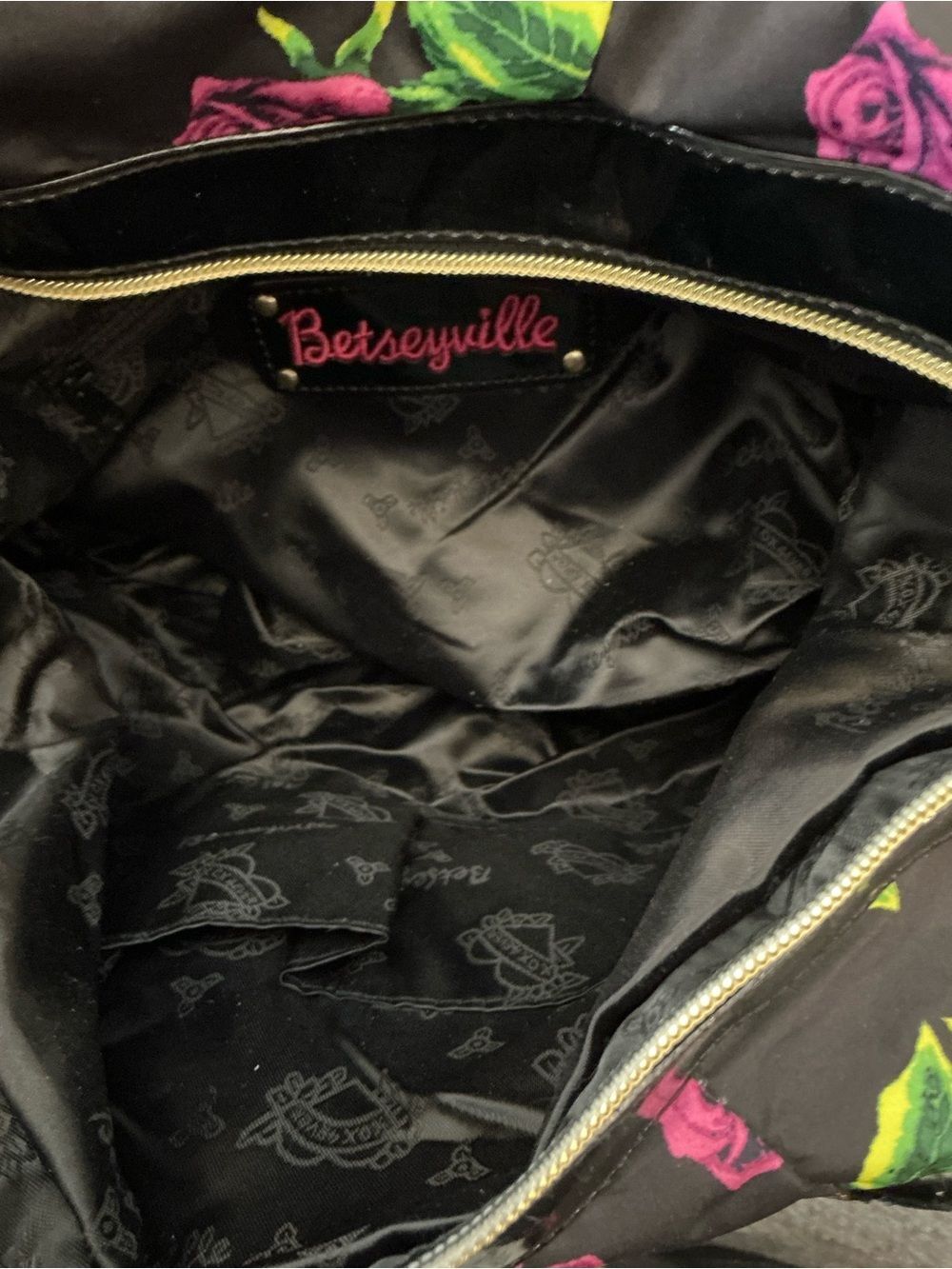 Betsey Johnson Black Floral Shoulder Bag with Pink Roses Betseyville - Picture 10 of 14